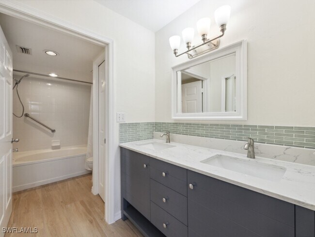 Building Photo - 285 Naples Cove Dr