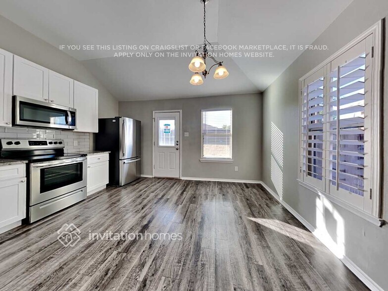 Building Photo - 8824 King Ranch Dr