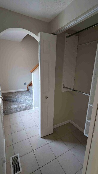 Building Photo - 146 Villa Dr