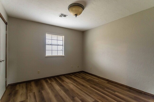Building Photo - Single Family Home Weatherford