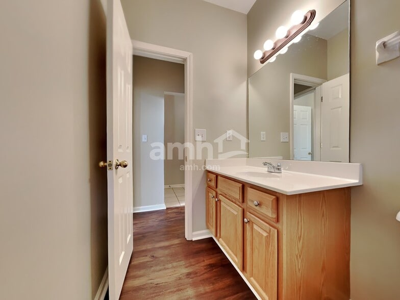 Building Photo - 9141 Chastain Pl