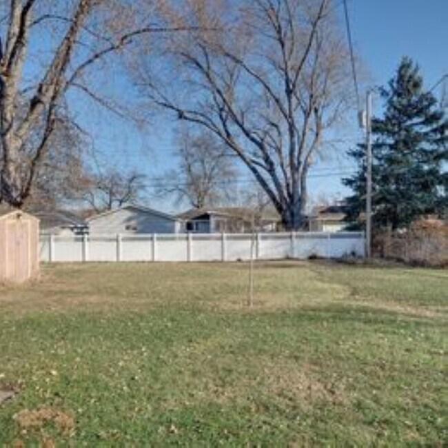 Building Photo - 8215 Oakland Ave S