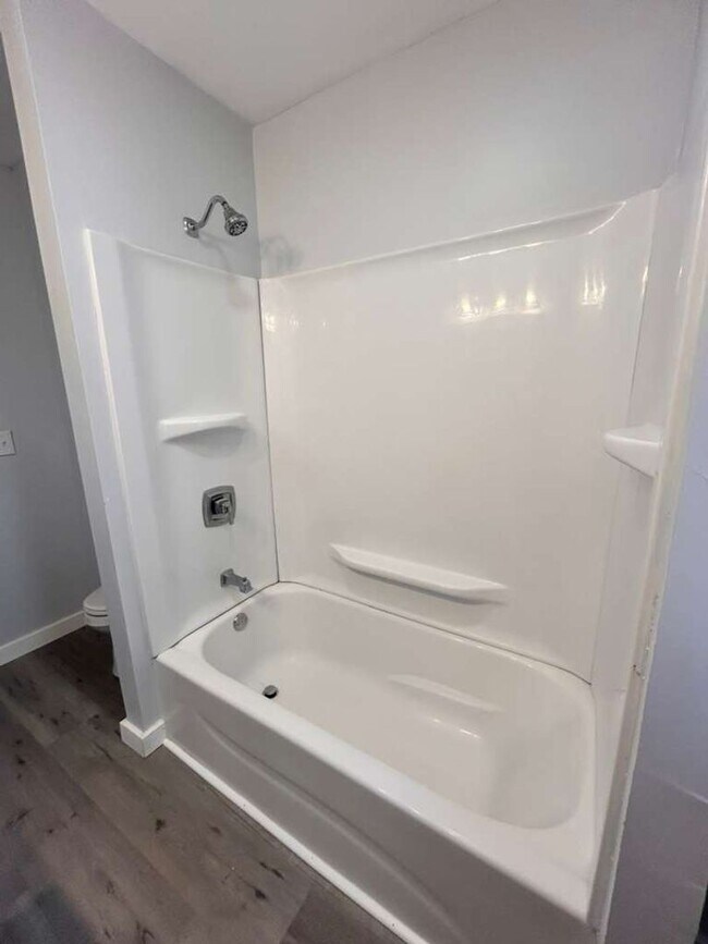 Building Photo - 67 Fairlawn Ave