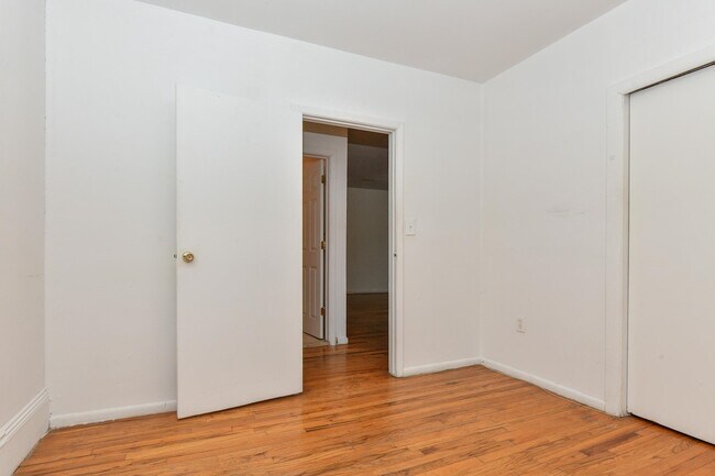 Building Photo - 217 10th St