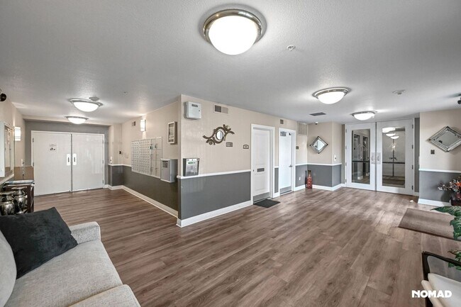 Building Photo - Charming 1.5BR Condo in Englewood