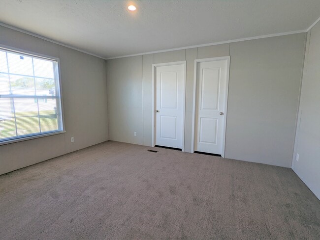 Building Photo - 554 Delaware