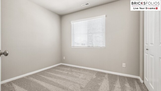 Building Photo - The Perfect Blend of Comfort & Convenience in Puyallup