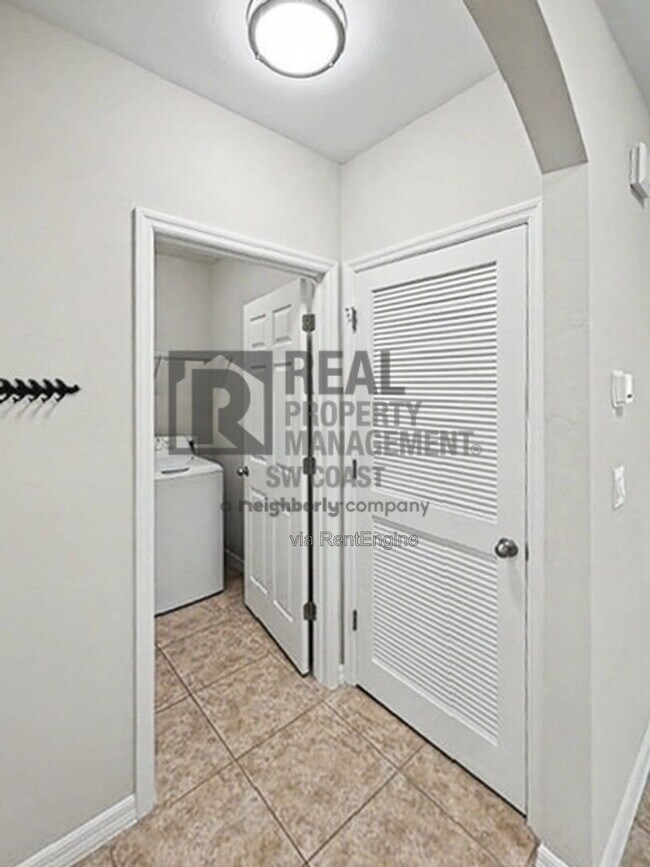 Building Photo - 7317 Mikasa Dr