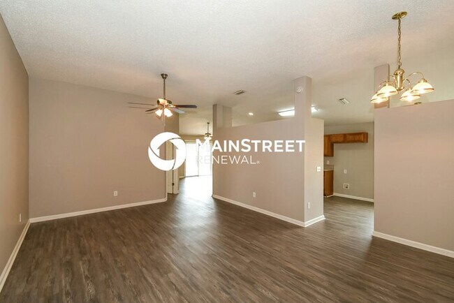 Building Photo - 4 Bedroom Pet-Friendly Home in Jacksonville, FL with Main Street Renewal
