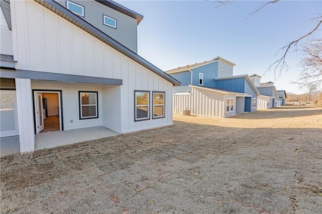 Building Photo - 1408 SW Casuarina Dr