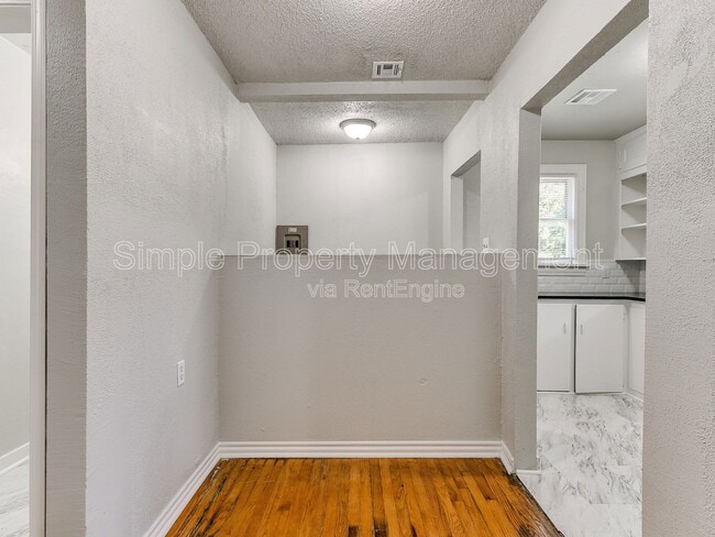 Building Photo - 1841 N Gatewood Ave
