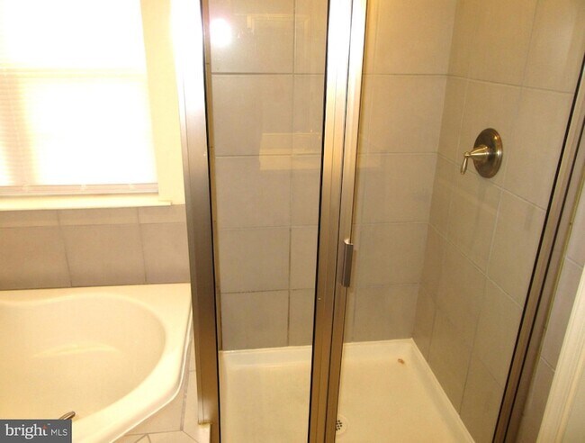 Building Photo - 532 Liam Pl