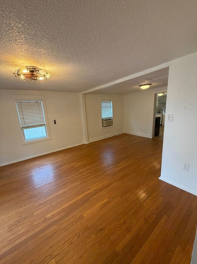 Building Photo - Charming 2 Bed 1 Bath Home with Fenced Backyard in Excelsior Springs