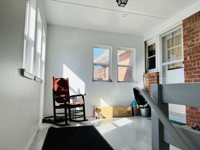 Building Photo - 494 Kenwood Ave