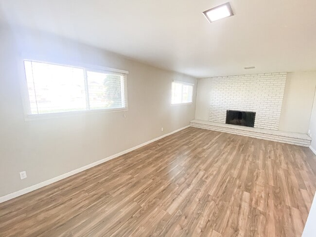Building Photo - 1519 E Laguna Dr
