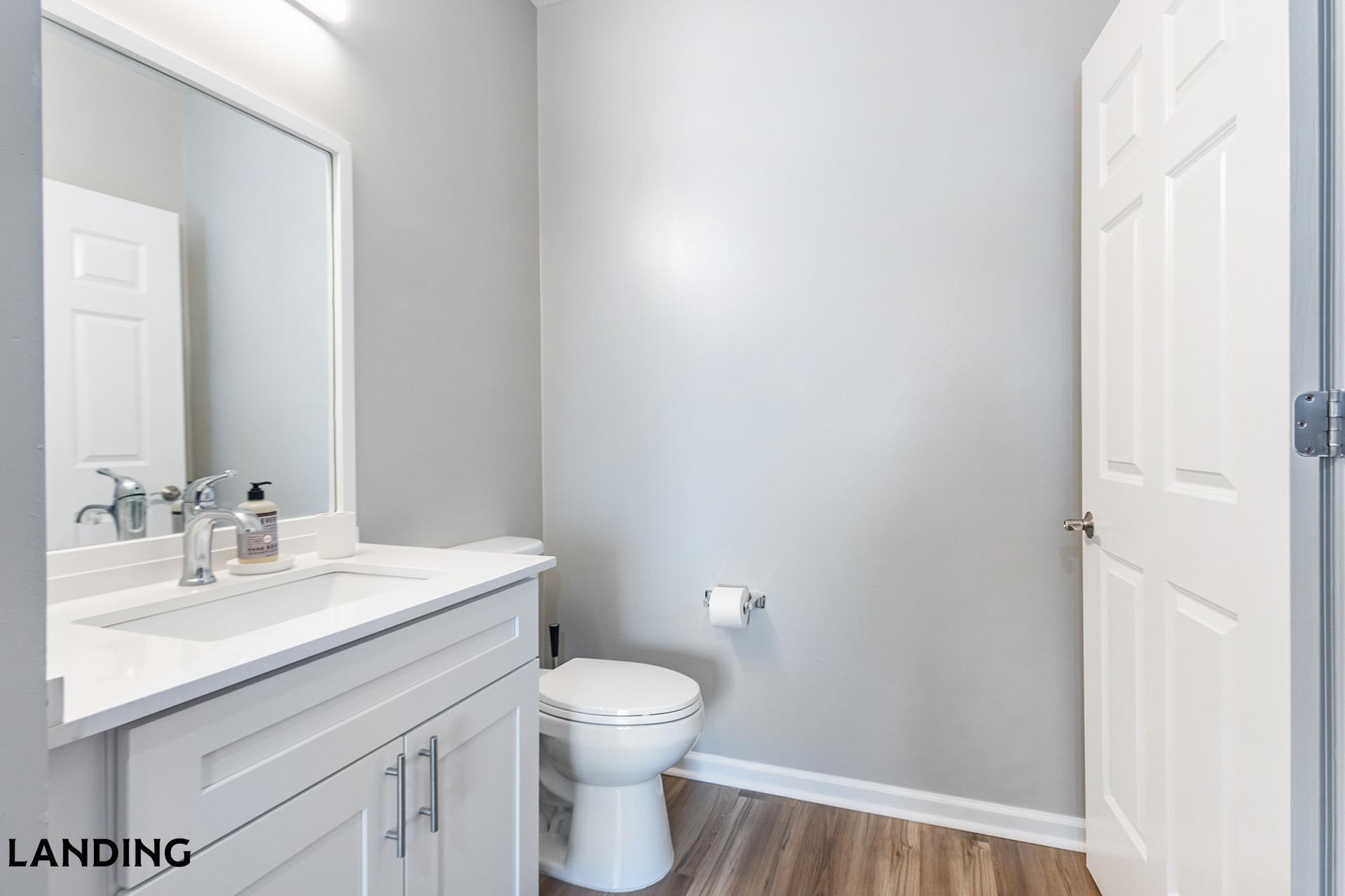 Building Photo - 100 River Park Dr