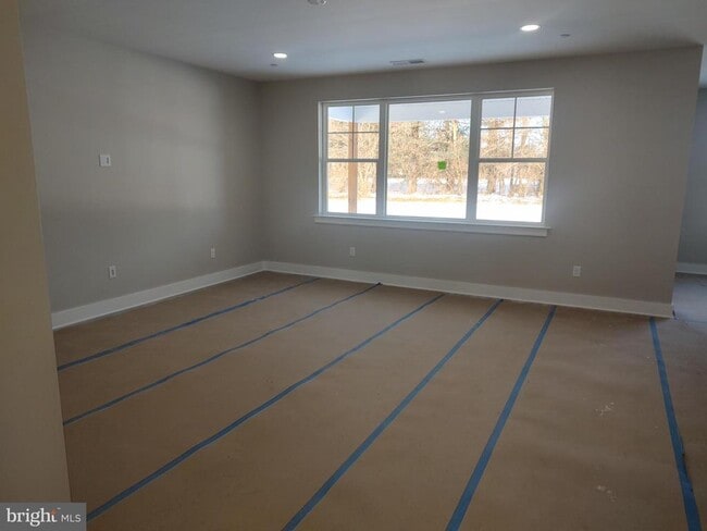 Building Photo - 112 W Main St