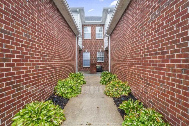 Building Photo - 16355 Meadowlands Ln