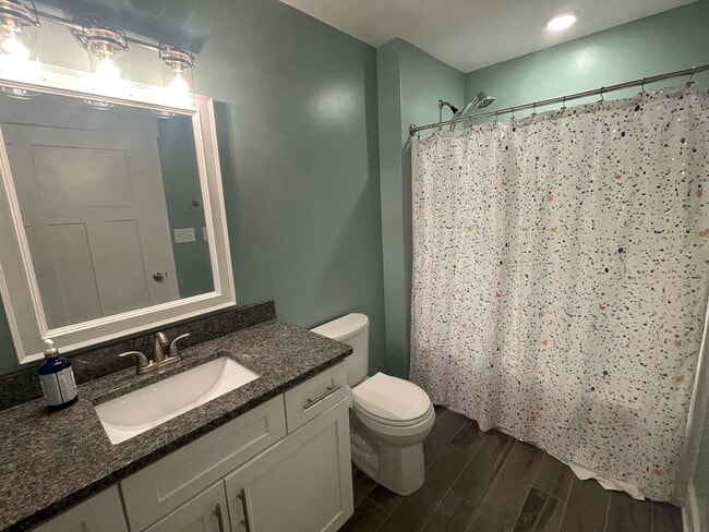 Building Photo - 5 Bedroom 3 1/2 Bath Home For Rent!