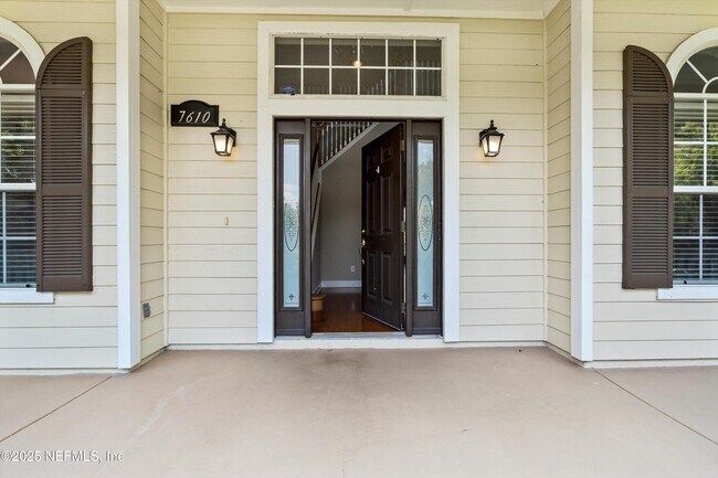 Building Photo - 7610 Sentry Oak Cir E