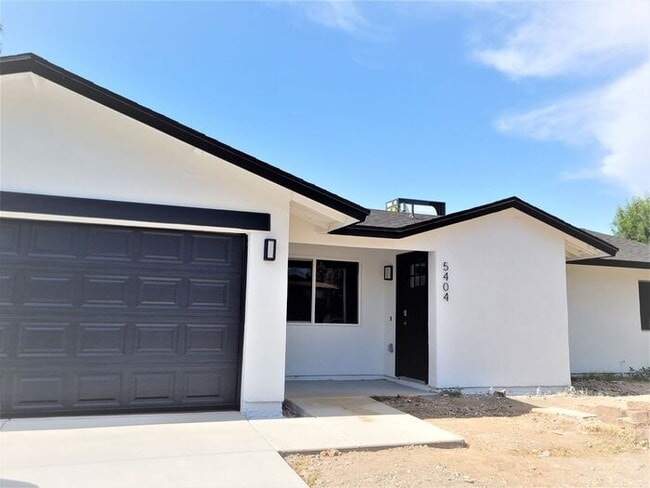 Primary Photo - Stunning Completely remodeled 4-bedroom wi...