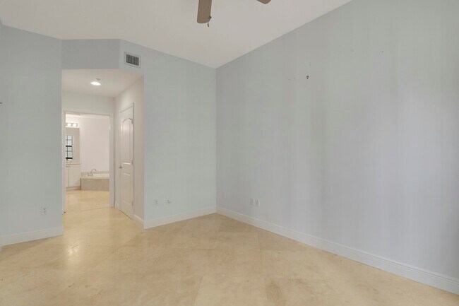 Building Photo - 701 S Olive Ave