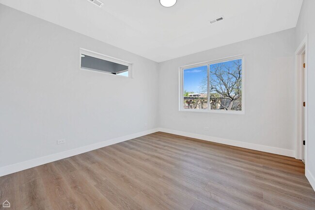 Building Photo - 2626 W 21st St