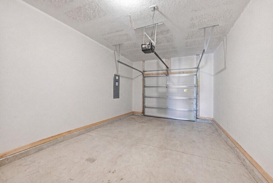Building Photo - 9317 Kiskadee Ct