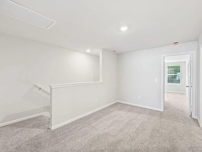 Building Photo - 458 Salisbury Cir