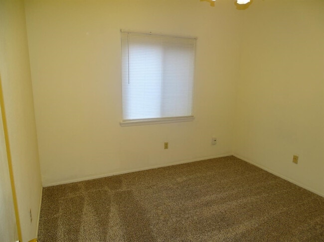 Building Photo - 206 N Troy Ave