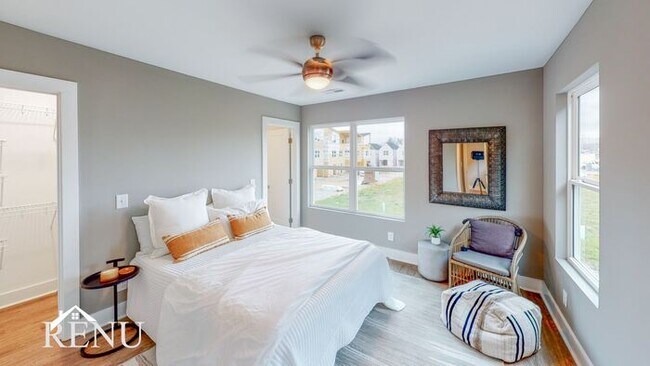 Building Photo - 2336 E 18th St