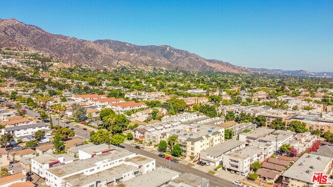 Building Photo - 626 E Orange Grove Ave