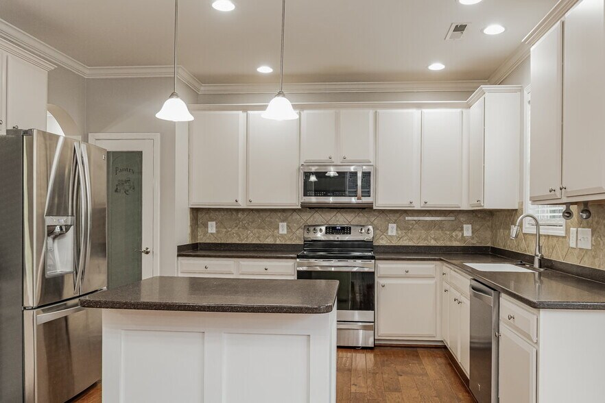 Building Photo - 526 Dawley Dr