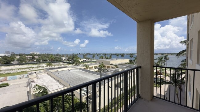 Building Photo - 1801 N Flagler Dr
