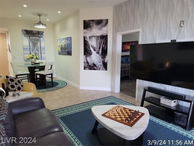 Building Photo - MIDRISE 2 BED, 2 BATH CONDO IN GUARD-GATED...