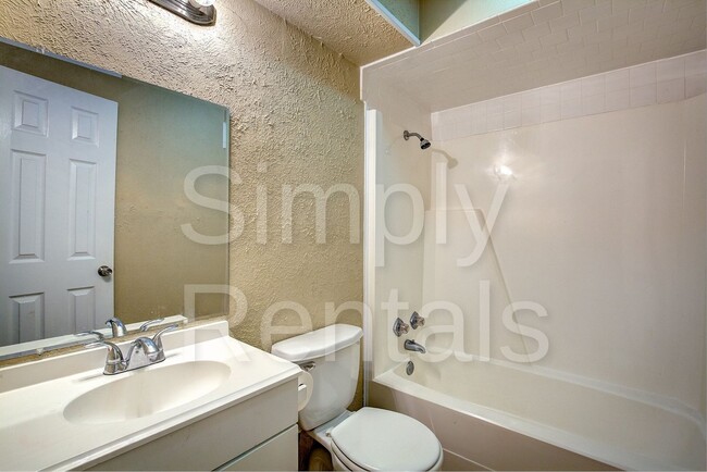 Building Photo - 6716 Sayle St