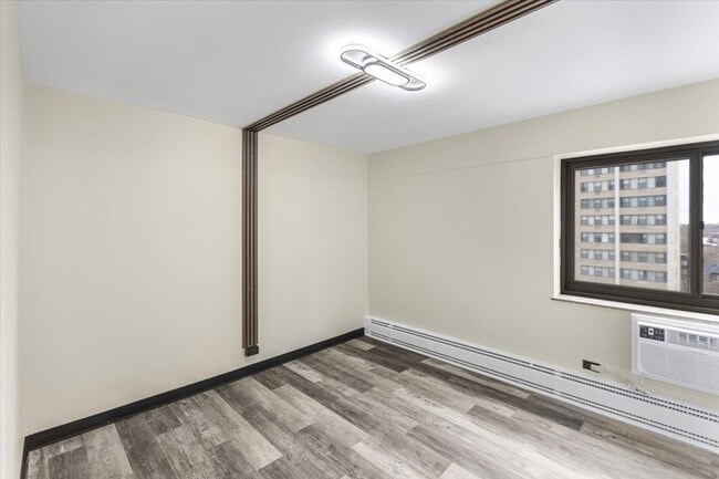 Building Photo - 7337 S South Shore Dr