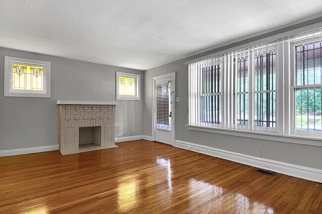 Building Photo - 7009 Amherst Ave
