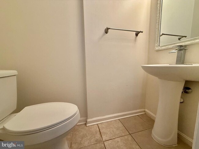 Building Photo - 10128 Reprise Dr