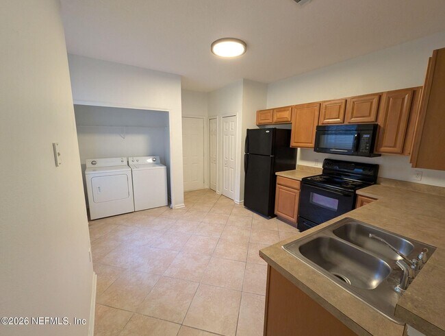 Building Photo - 546 Scrub Jay Dr