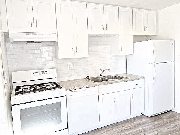 Building Photo - 2211 Ocean Front Walk