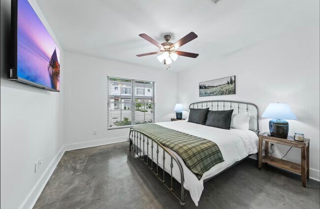 Building Photo - FOR RENT in LAFAYETTE!