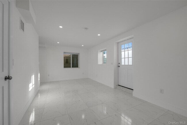 Building Photo - 1 Manhasset Ave