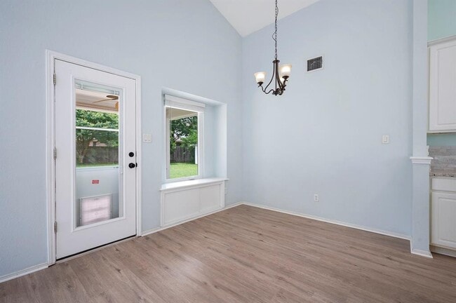 Building Photo - 903 Settlement Cove