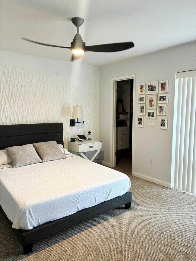 Building Photo - 4863 Via Palm Lakes