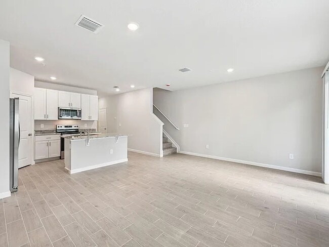 Building Photo - 458 Salisbury Cir