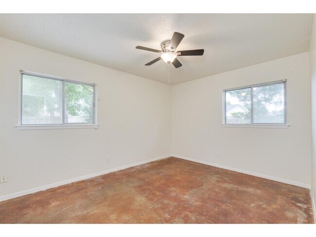 Building Photo - 3406 Norwood Hill Rd