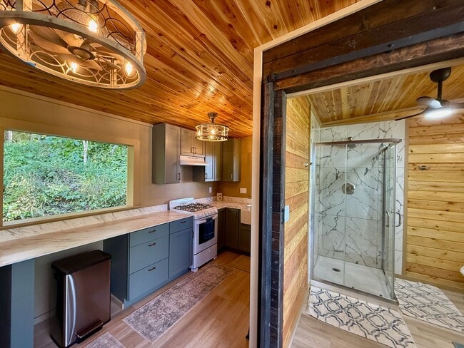 Building Photo - 1 Bedroom Cozy Cabin