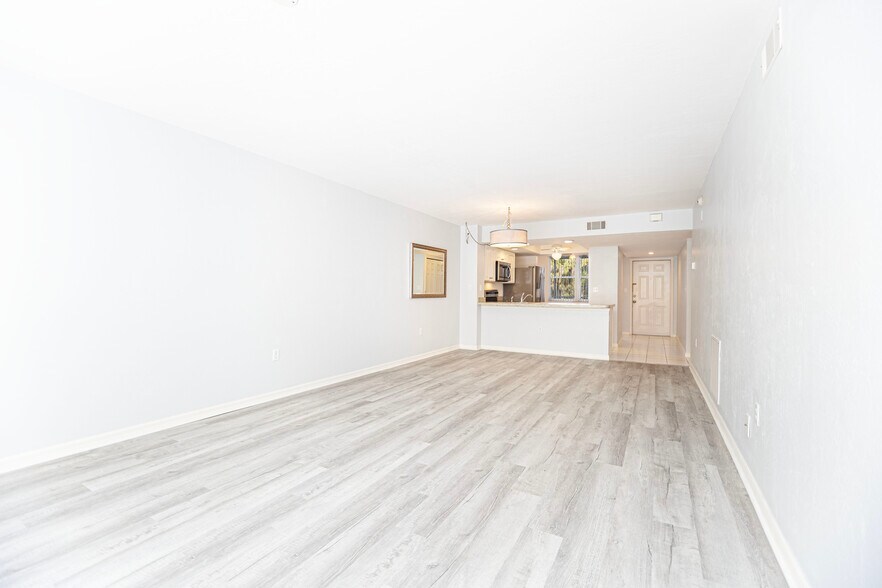 Living room/dining combo - 290 Naples Cove Dr