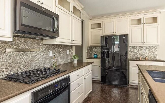 Building Photo - $4195.00 - Gorgeous and Ready for Move-In! Spacious 4 Br / 2.5 Ba in South Gilroy